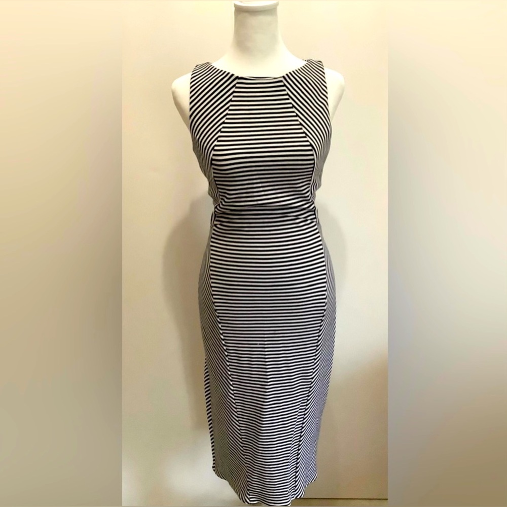 Banana Republic Size 0 Sleeveless Bodycon Midi Black and White Stripped Dress.